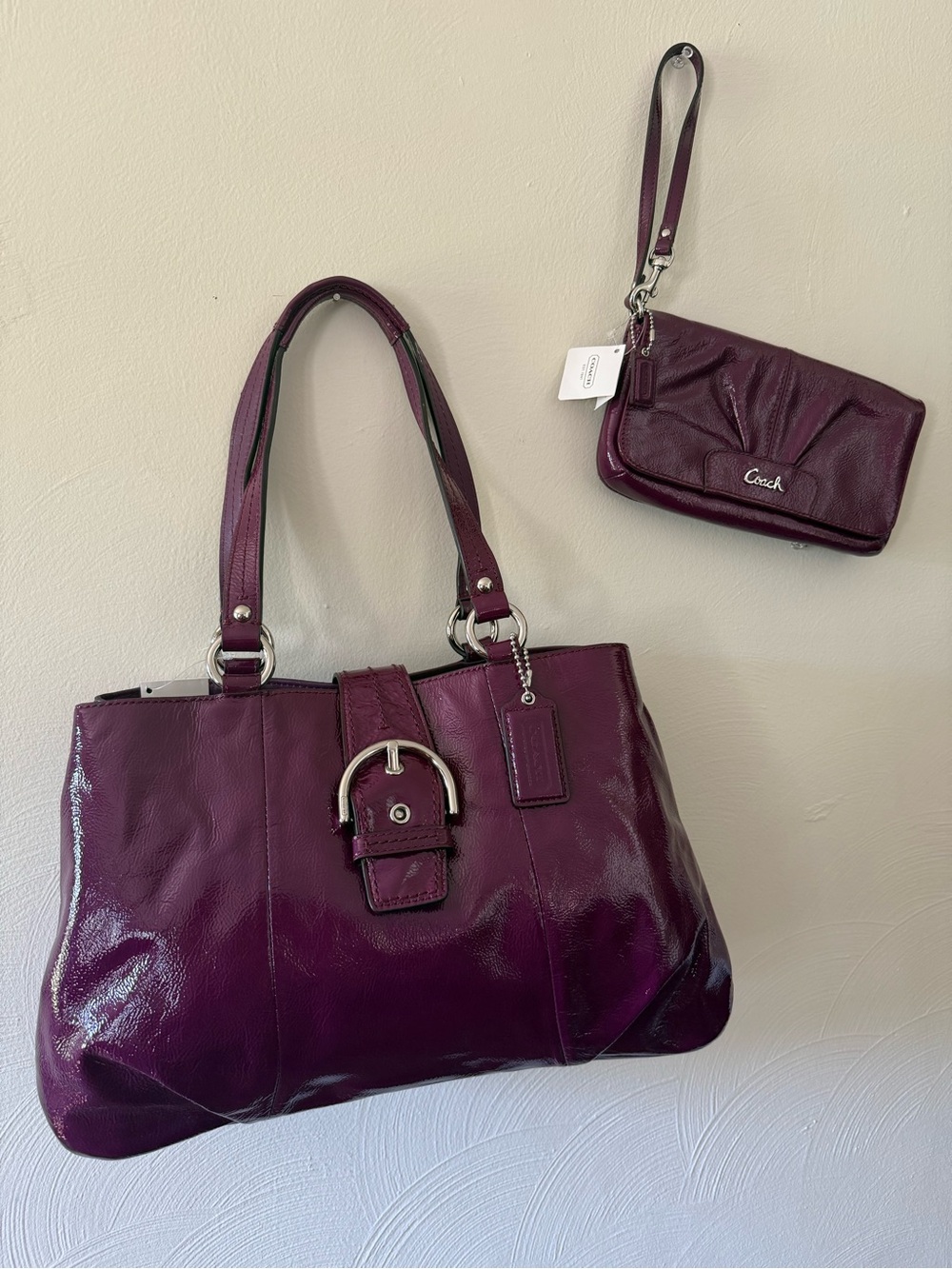 Large Coach Glossy Patent Leather Soho Carryall Tote & Wristlet - Picture 12 of 12